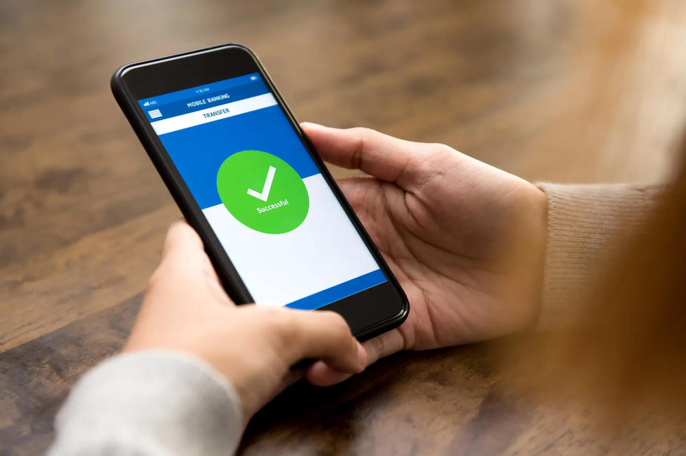Photo de smartphone en cours paiement